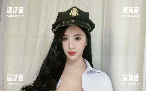 微密圈 - 你们都看过猪小七的泳装了吗？竟然搞免费下载，快戳链接！