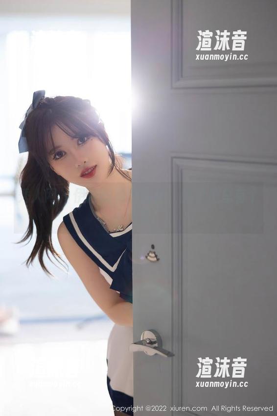 秀人网 - 伊诺的私密写真：图包里总有个小八卦！