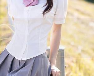 秀人网 – 周波儿带来的学妹高清写真，完美捕捉那种‘我就在书堆里等你’的气息。