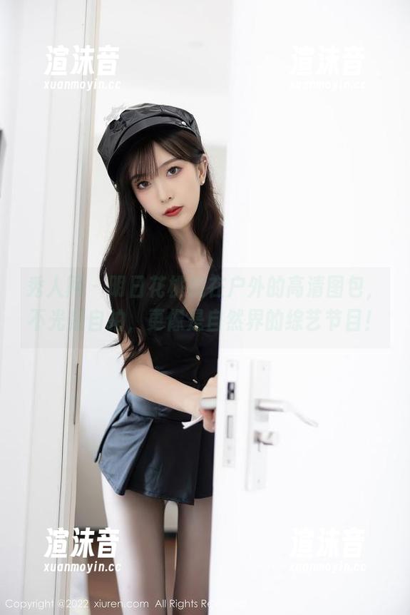 秀人网 - 明日花桃桃在户外的高清图包，不光是自拍，更像是自然界的综艺节目！