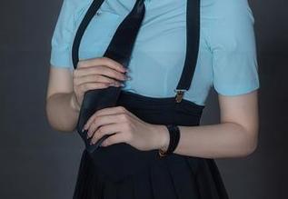 秀人网 – 定制而不狂野：林乐一的肉丝写真姿态
