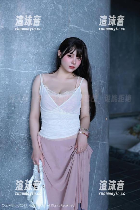 秀人网 - 分享白甜的美脚套图，谁能拒绝这样的诱惑呢？