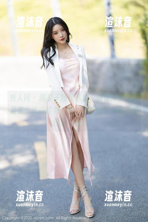 秀人网 - 糯美子短裙私拍，恍惚间像是画里走出来的诗句，唉，这样的日子谁不想停留一会儿？