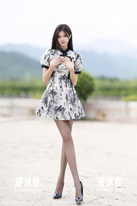 秀人网 - 免费领取美七Mia的校园美图，赶紧来吧，不然就被抢光