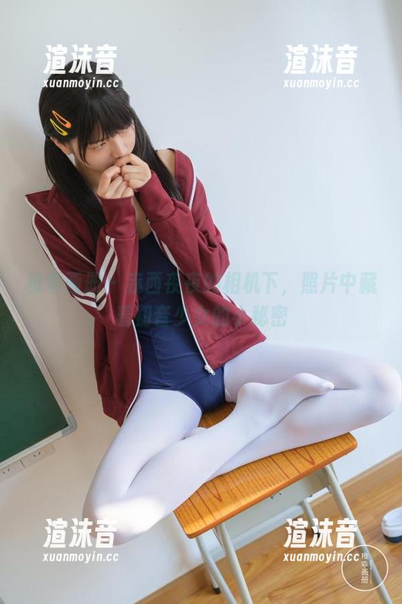 稚乖画册 - 赤西夜夜的相机下，照片中藏着初音少女的小秘密