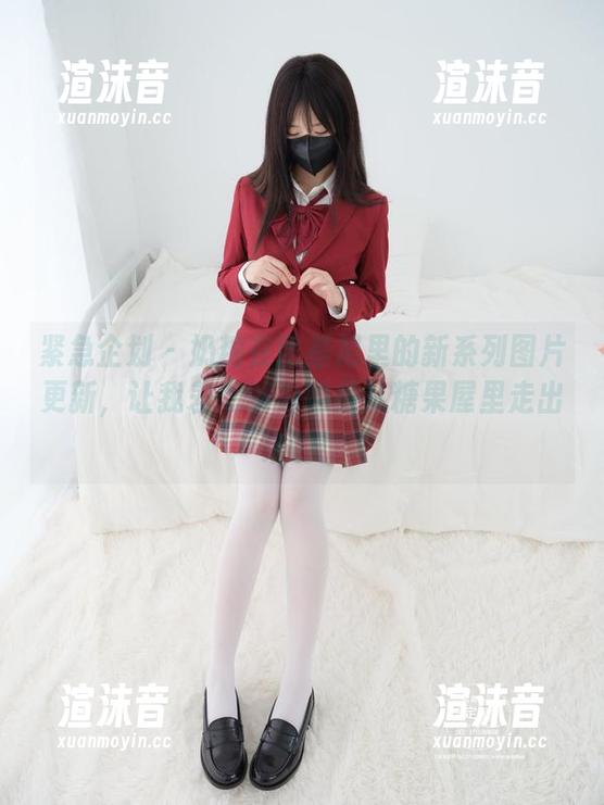 紧急企划 - 奶糖在比基尼里的新系列图片更新，让我差点以为她是从糖果屋里走出来的！