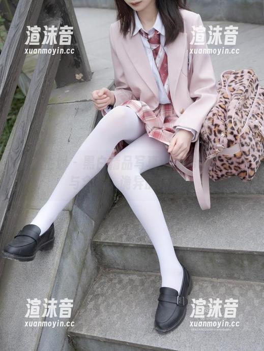紧急企划 - 黑白精品写真：见希w的直白与含蓄，诡异的搭配。