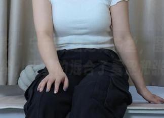 绮梦摄影 – 宁宁这组定制白丝，图片表现的情绪，妥妥的混合了羞涩和张扬。