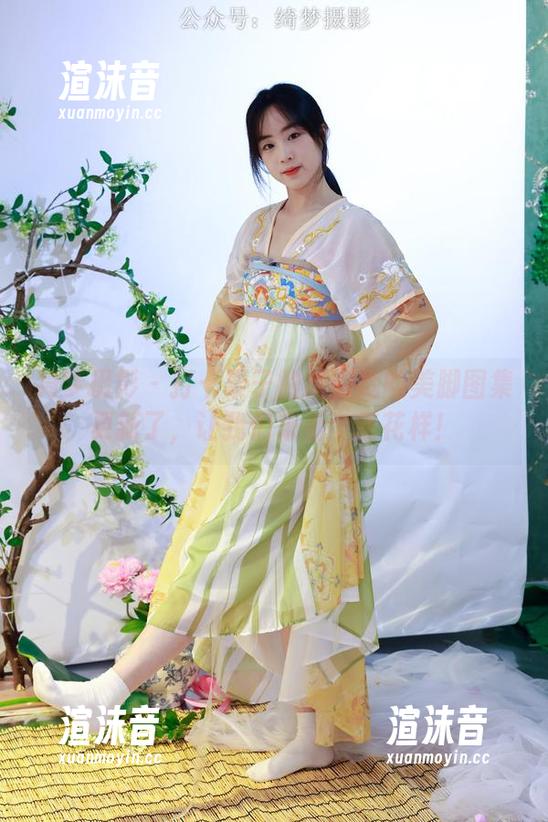 绮梦摄影-栗子 绮梦摄影 - 打卡栗子的新颜她的美脚图集更新了,让我们来看个新花样!