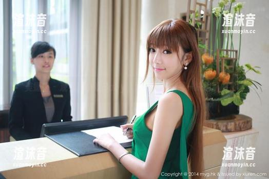 美媛馆 - 观看狐小妖Baby，制服写真中那一抹迷离的神情