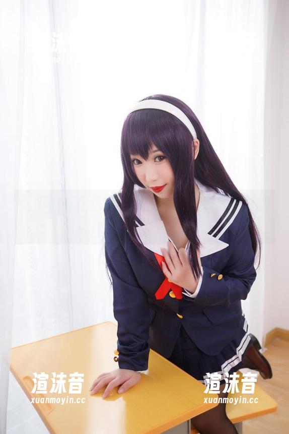 看胡桃喵在浴缸中如何让“在线”写真变得不那么正常！