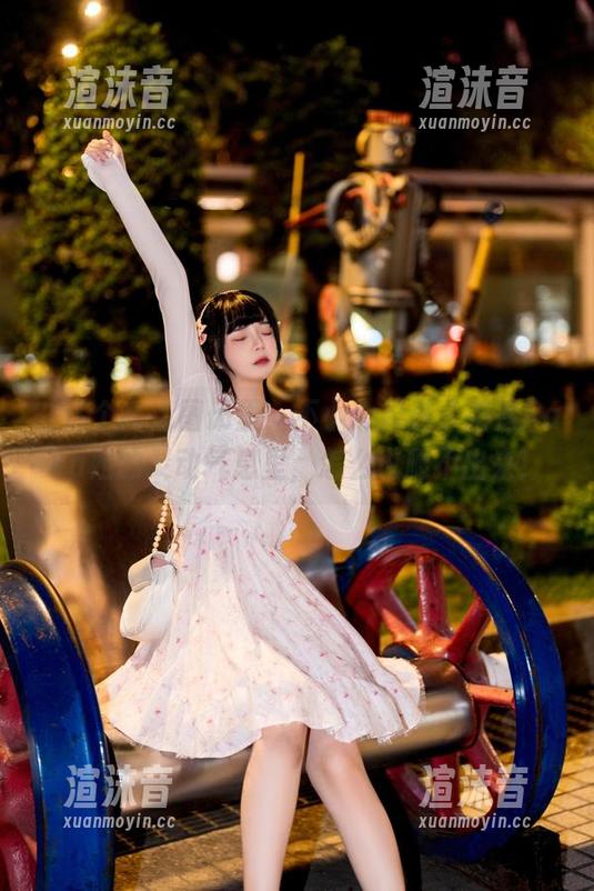 在这个高清图册里，不小心掉进了落落Raku姐的灵动气息里，怎么也爬不出来！