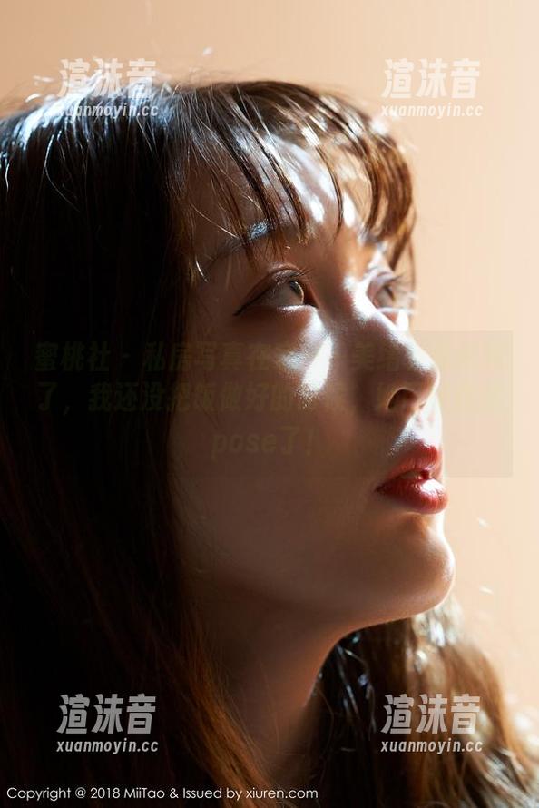 蜜桃社 - 私房写真在家——美绪轻松做到了，我还没把饭做好的时候，她已经在摆pose了！