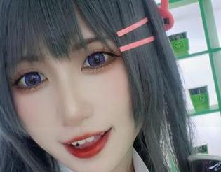 私拍贝儿酱Miki泳装图包，夏天的“冰淇淋”裙，都说热也是种感染力哦。