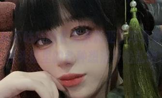 阿九从不咕咕的《艾米莉亚》写真套图，诶，我头脑里的各种想法开始乱跑了！