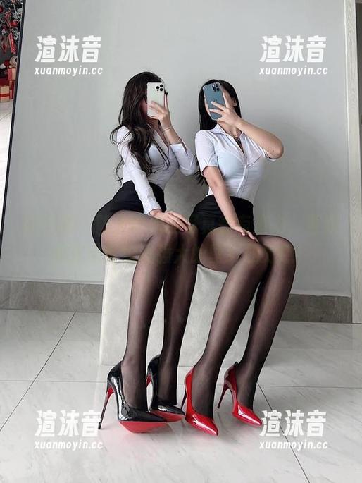 微密圈 - 陈大小姐的写真都有魔力，竖纹死库水带给我强大的壁纸压力感！