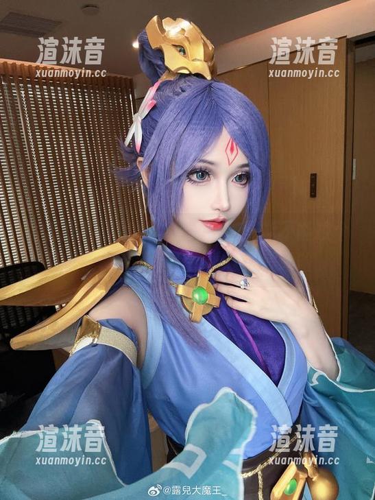 写真里的菲欧娜，露儿大魔王能不能换个壁纸模板？我都快要看腻了，哈哈。