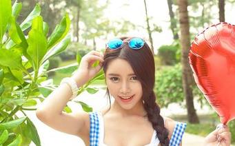 青豆客 – 下载了梦娜Vanessa的死库水，虽然没到海边，但脑海里的场景已经绵延不绝。