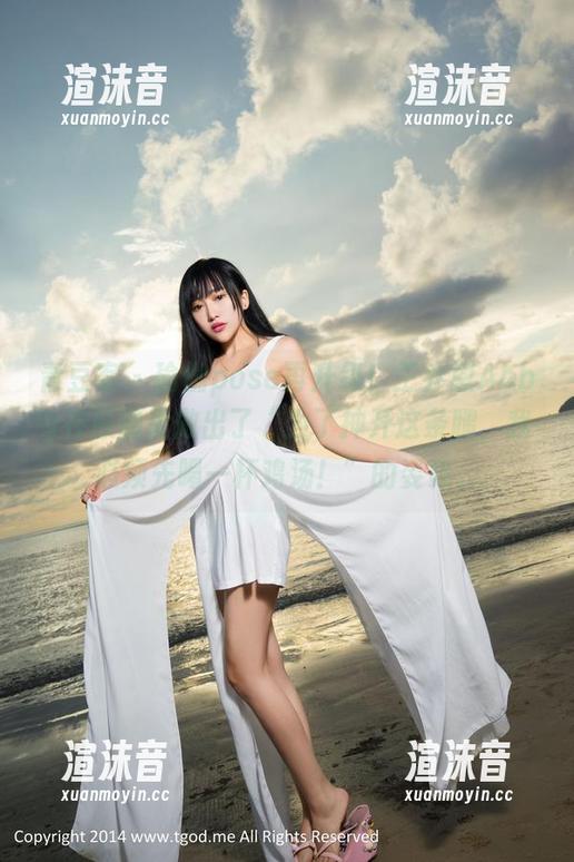 青豆客 - 瑜伽pose再升级！王乔恩Abby在原图里做出了“为了抻开这条腿，我必须先喝一杯鸡汤！”的姿势。