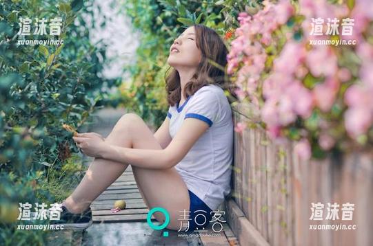 青豆客 - 追随赵伊彤的浴室大胆套图，资源分享真不落俗套
