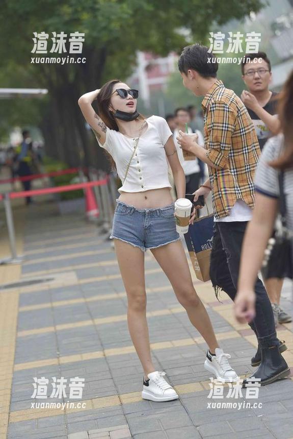 魔镜街拍 - 销售主管婷婷：从工作小白到粉裙女王的图库分享