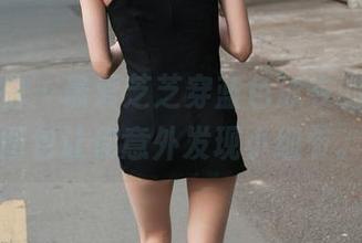 魔镜街拍 – 最爱芝芝穿蓝色泳衣的姿态，图包让你意外发现小细节。