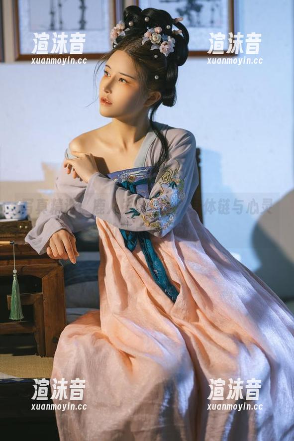 写真精选：鹿八岁baby，身体链与心灵的一点小互动